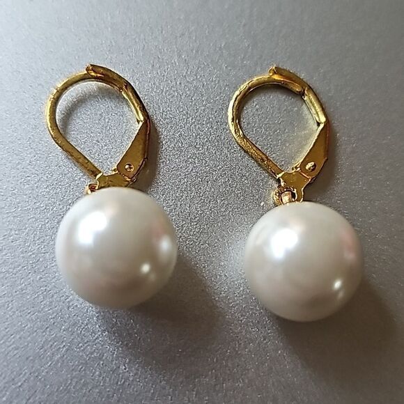 Dainty Fresh Water Pearl Hook Dangle Gold Tone NWOT - Picture 1 of 4